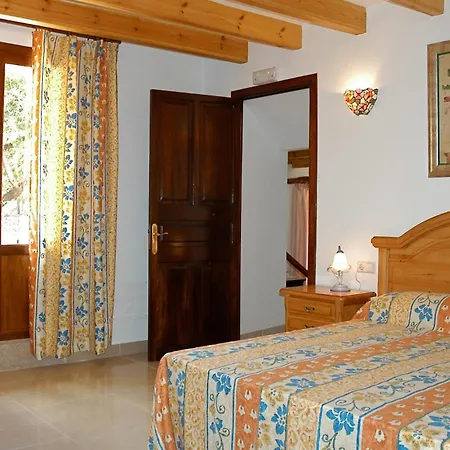 6 Bedroom Amazing Home In Estellencs Holiday home *