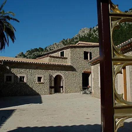 6 Bedroom Amazing Home In Estellencs Holiday home *